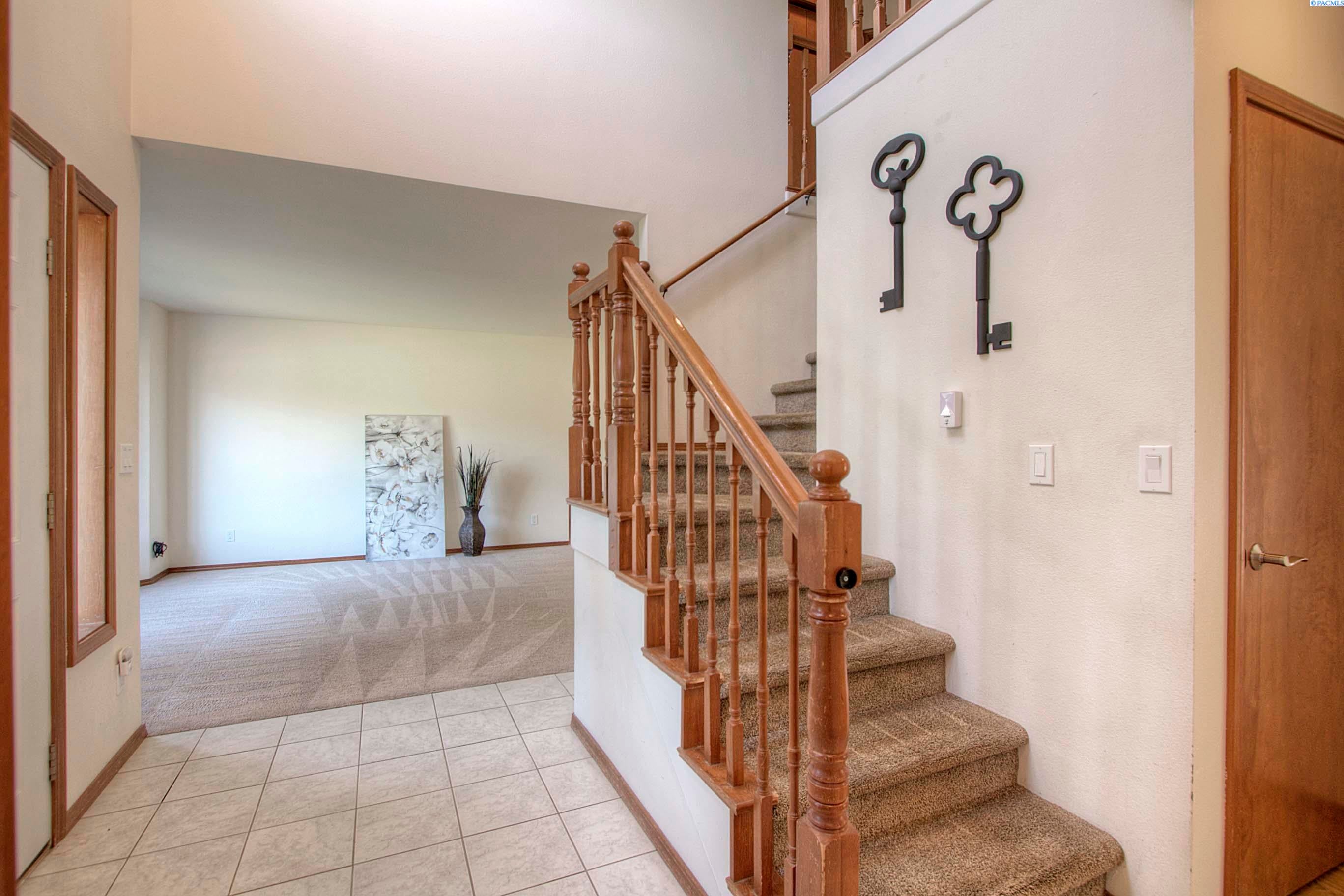 4004 South Bermuda Road Kennewick, WA 99338 - Photo 5 of 43 Gallery Image 5
