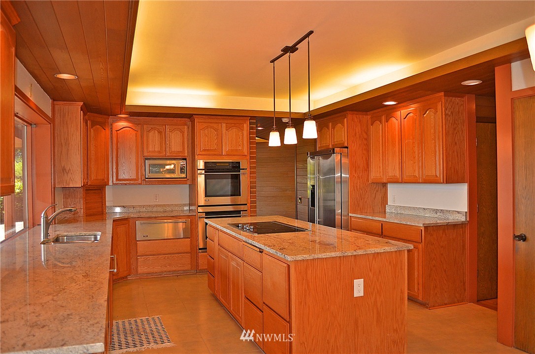 9225 Lake Steilacoom Point Road Southwest Lakewood, WA 98498 - Photo 9 of 15 Gallery Image 9