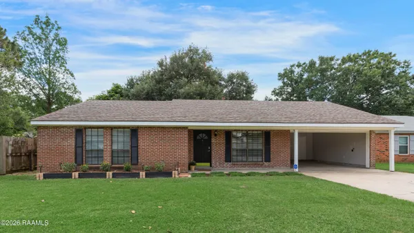 $1,800 | 118 Village Green Drive, Youngsville, LA 70592