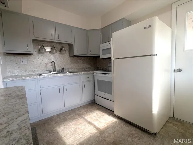 $71,900 | 7731 Hazelcrest Drive, Unit H, Hazelwood, MO 63042