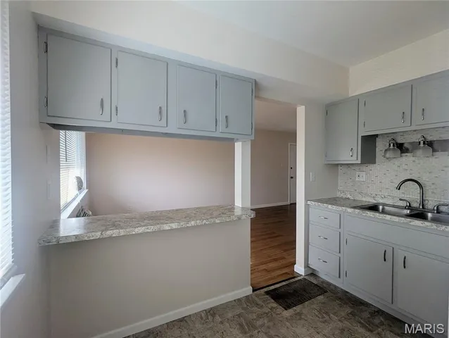 $71,900 | 7731 Hazelcrest Drive, Unit H, Hazelwood, MO 63042