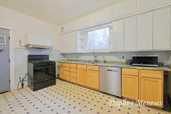 $169,900 | 594 East Apple Avenue, Muskegon, MI 49442
