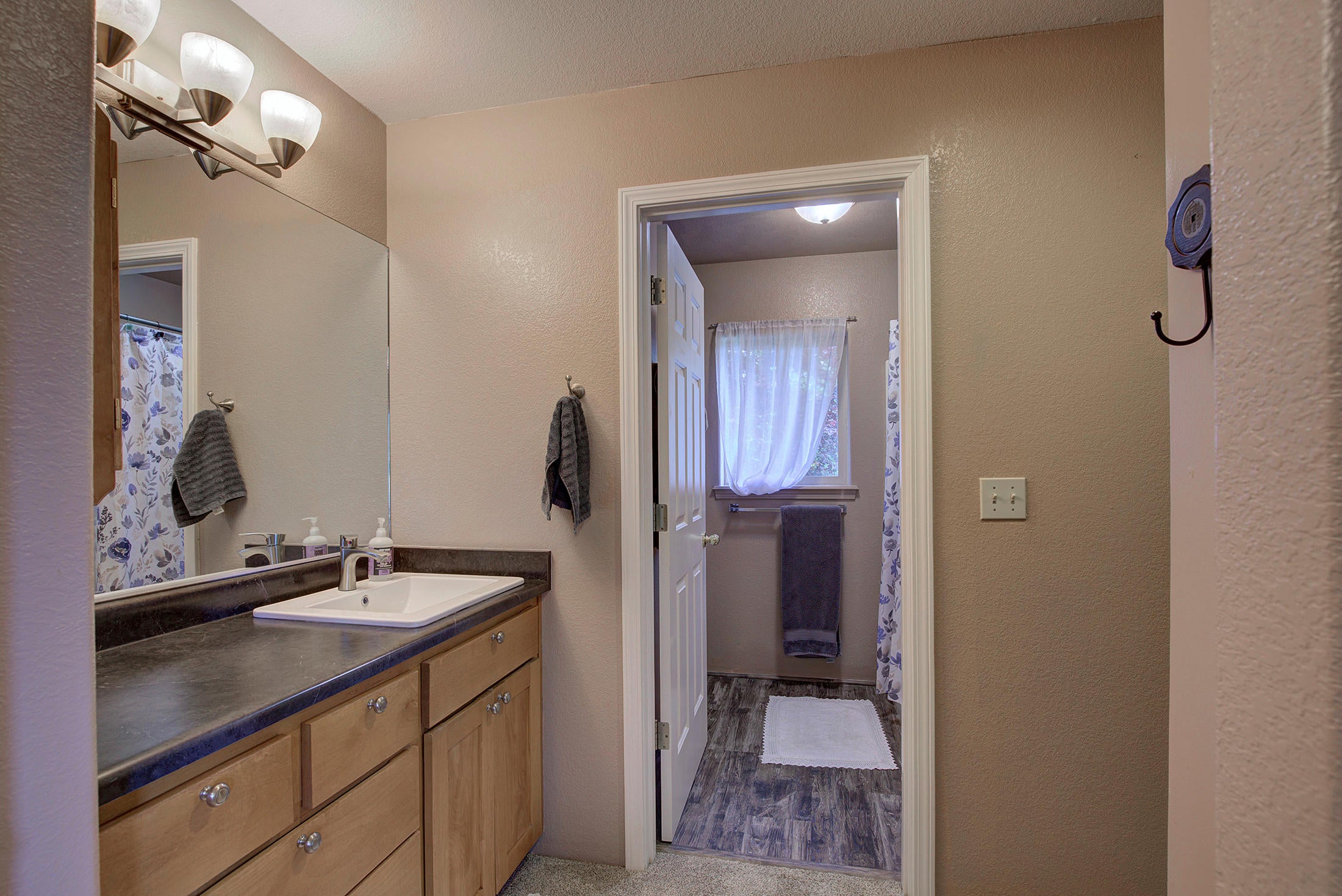 1703 Leonard Road Grants Pass, OR 97527 - Photo 15 of 34 Bath-Master 2