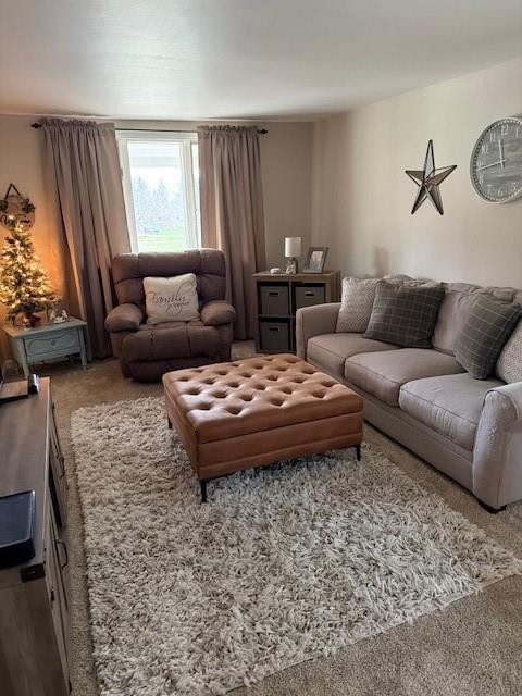708 North Avenue Beaver, PA 15009 - Photo 6 of 31 a living room with furniture and a window