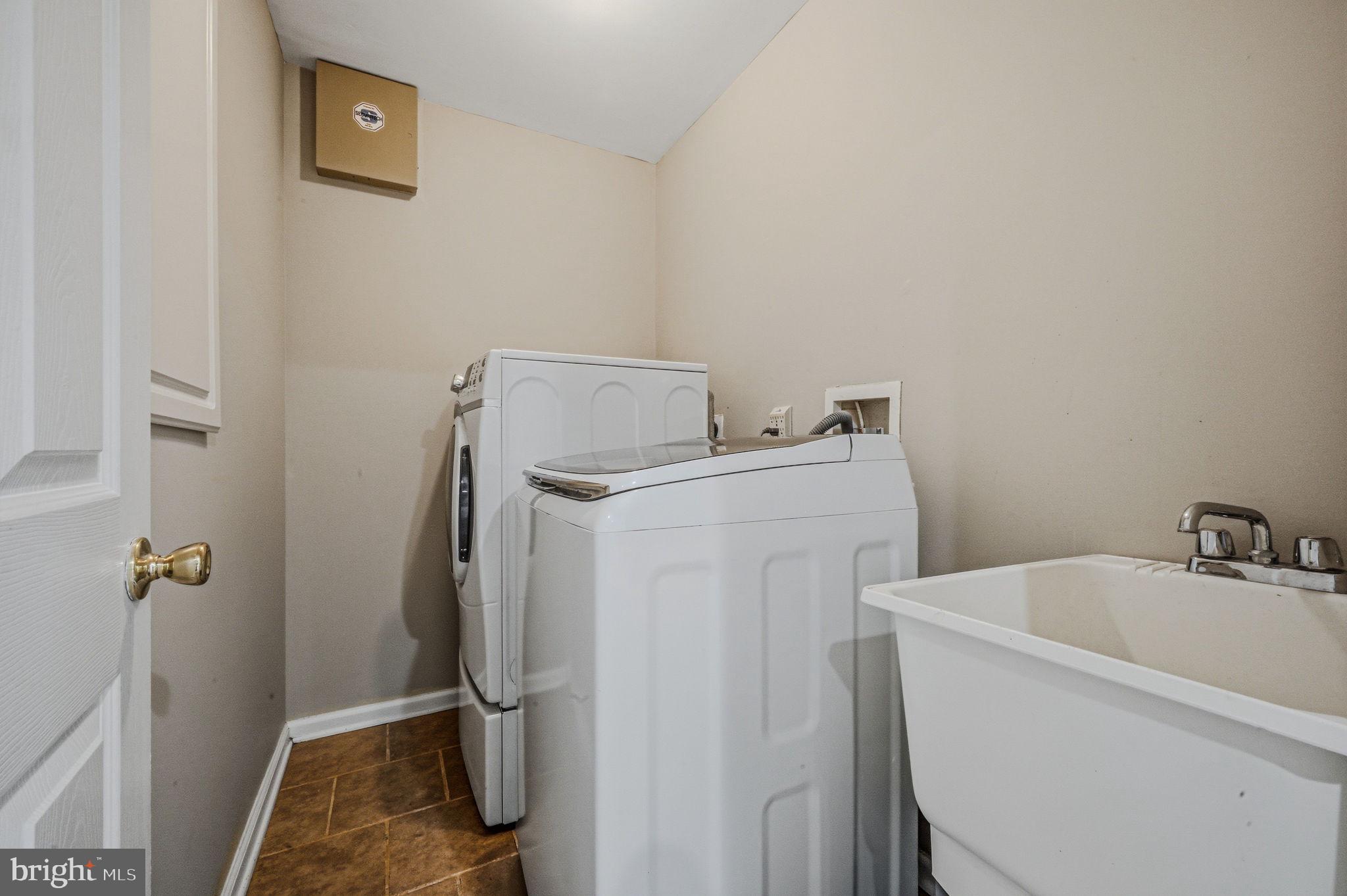 13 Laurel Way Bear, DE 19701 - Photo 7 of 44 a utility room with dryer and washer