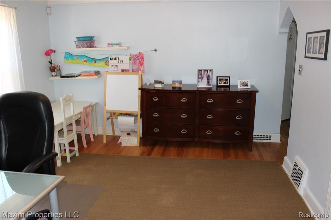7524 Miller Road Dearborn, MI 48126 - Photo 17 of 23 IMG_1014.JPG
