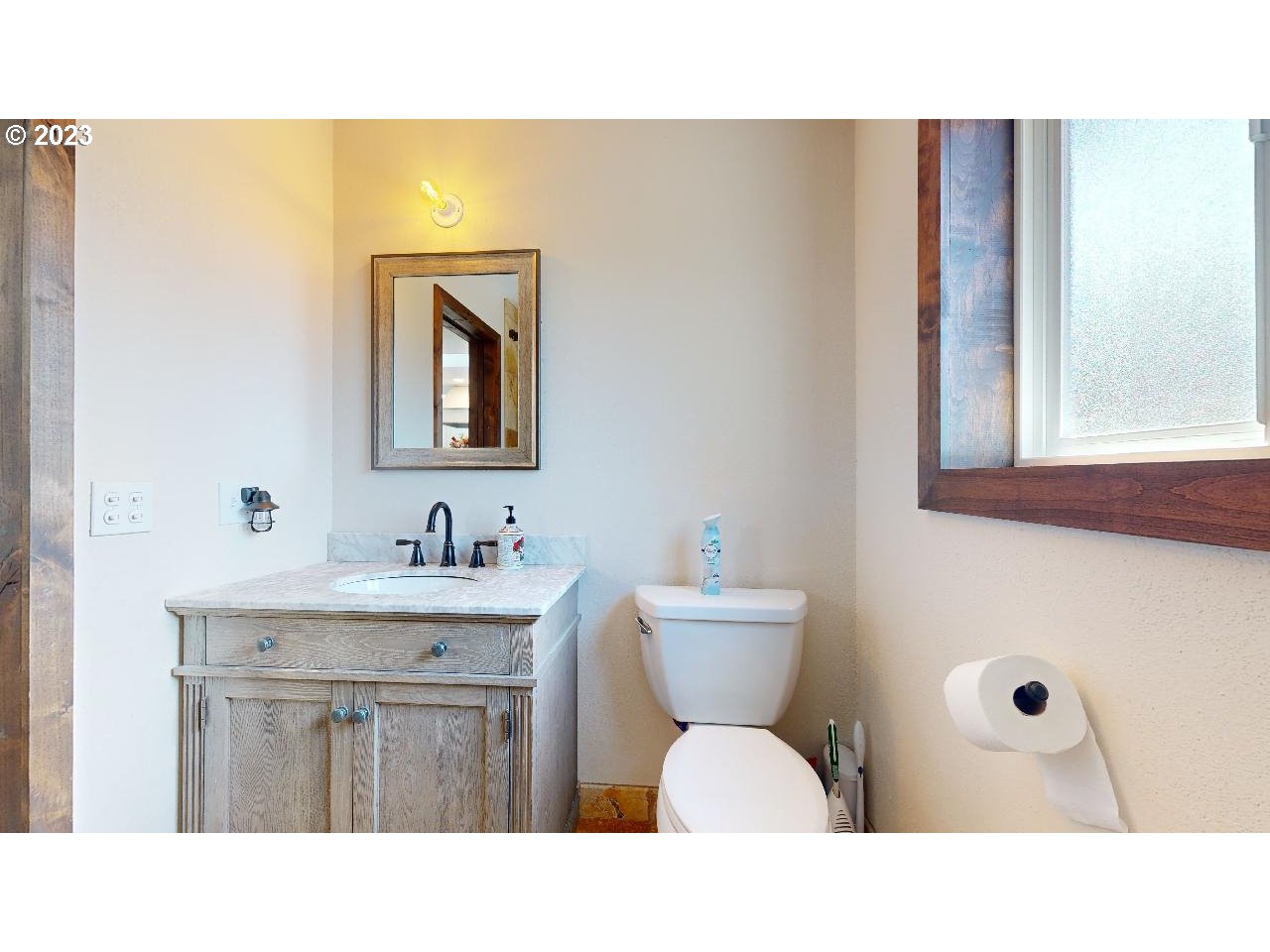 18639 Ranch Road Brookings, OR 97415 - Photo 17 of 37 Bathroom