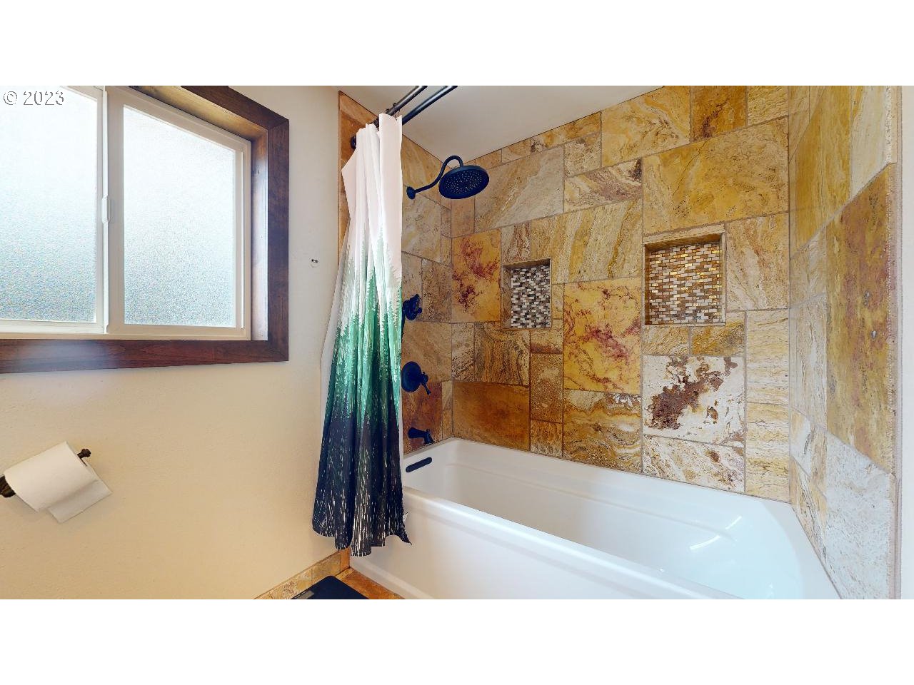 18639 Ranch Road Brookings, OR 97415 - Photo 18 of 37 Bathroom