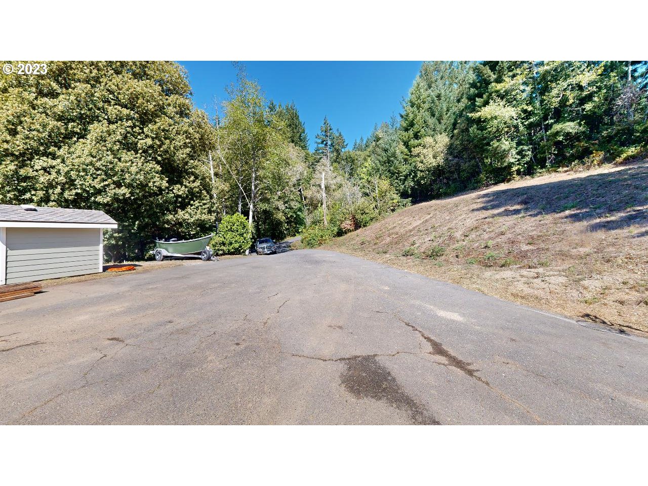 18639 Ranch Road Brookings, OR 97415 - Photo 32 of 37 Driveway