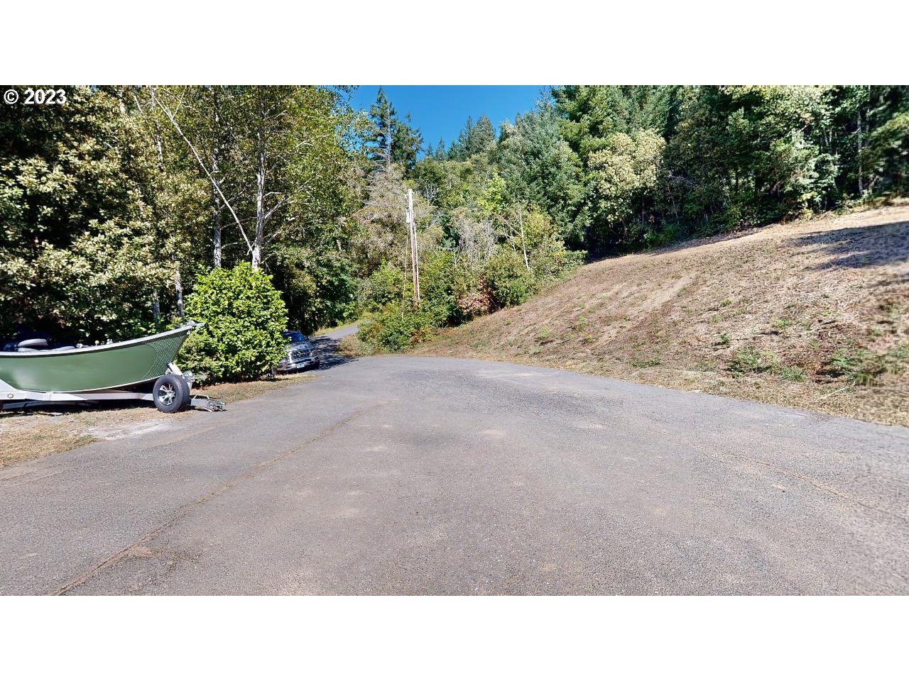 18639 Ranch Road Brookings, OR 97415 - Photo 33 of 37 Driveway