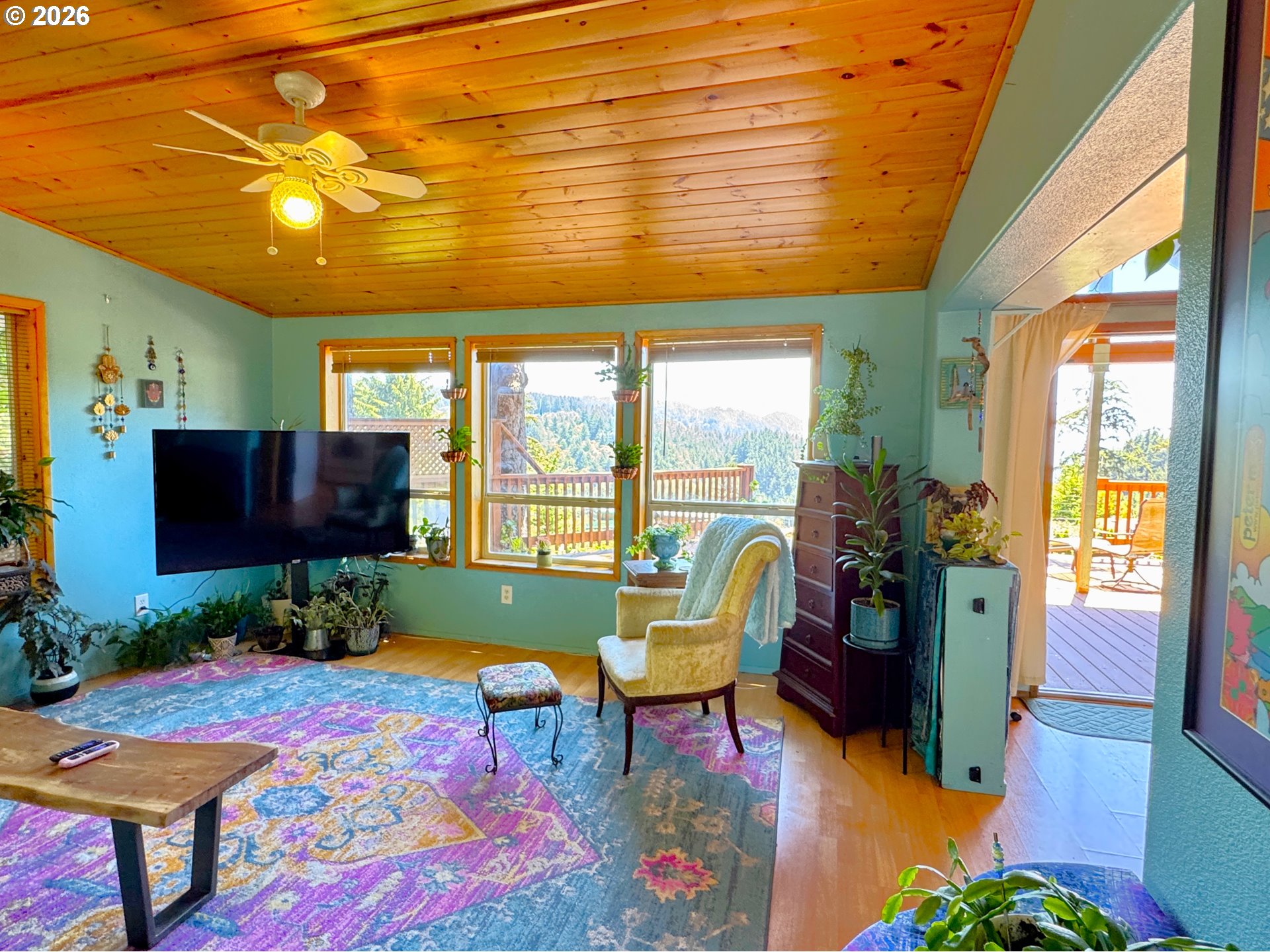 19921 Whaleshead Road, Unit U25 Brookings, OR 97415 - Photo 17 of 47 a living room filled with furniture and a table