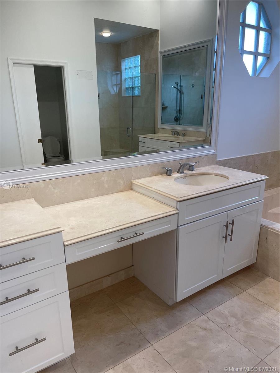 2994 Oakbrook Drive Weston, FL 33332 - Photo 11 of 18