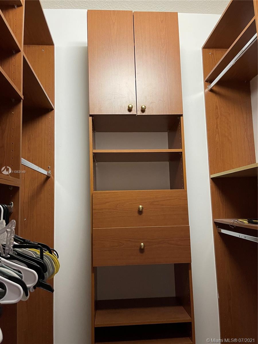 2994 Oakbrook Drive Weston, FL 33332 - Photo 13 of 18