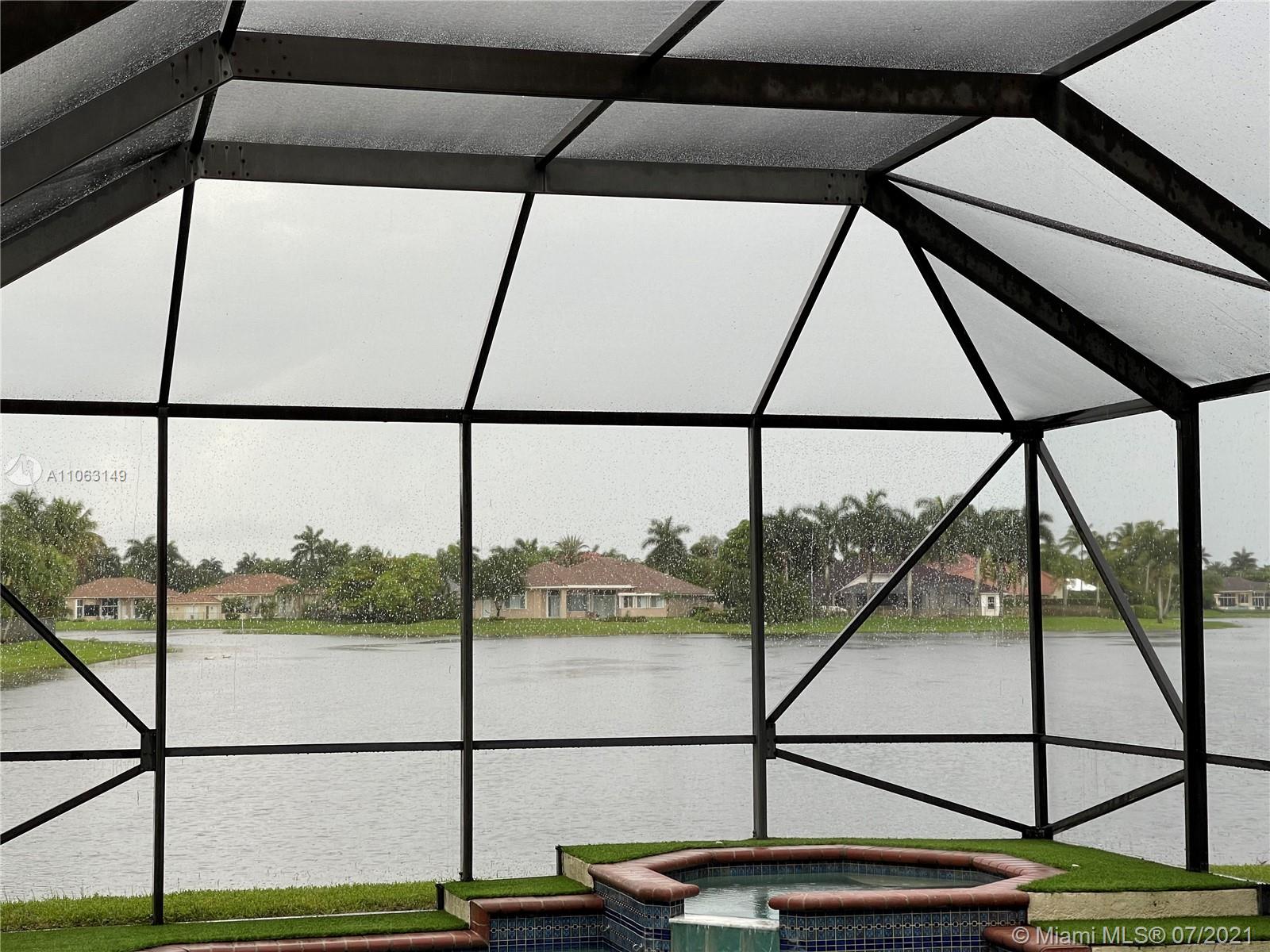 2994 Oakbrook Drive Weston, FL 33332 - Photo 14 of 18