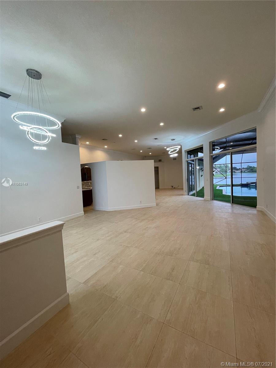 2994 Oakbrook Drive Weston, FL 33332 - Photo 4 of 18