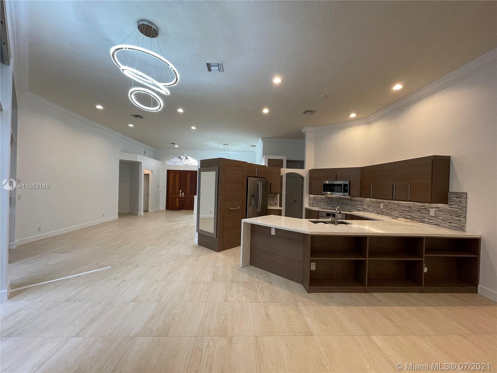 2994 Oakbrook Drive Weston, FL 33332 - Photo 5 of 18