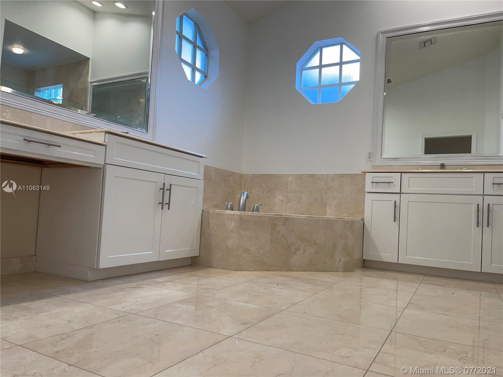 2994 Oakbrook Drive Weston, FL 33332 - Photo 8 of 18