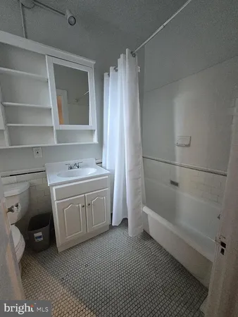 $1,725 | 1954 Columbia Road Northwest, Unit 208, Washington, DC 20009