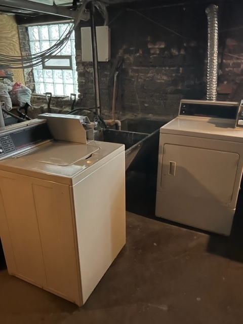 2130 West Iowa Street, Unit 1R Chicago, IL 60622 - Photo 15 of 16 a utility room with dryer and washer
