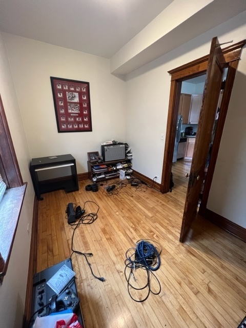 2130 West Iowa Street, Unit 1R Chicago, IL 60622 - Photo 10 of 16 a view of a workspace with furniture and a mirror