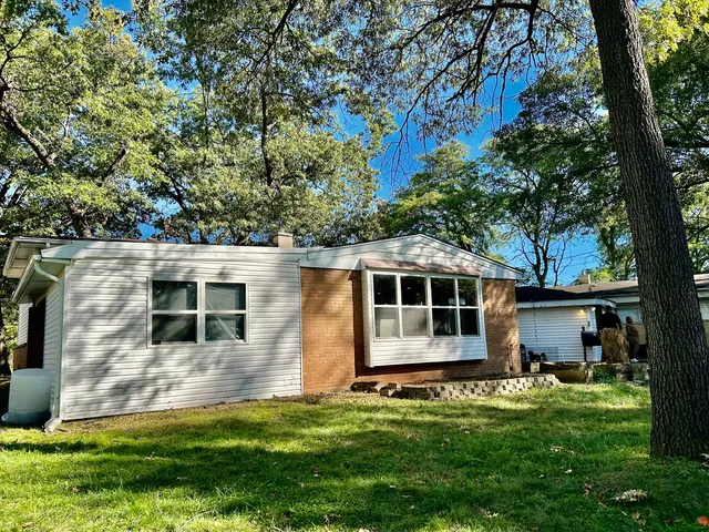 a view of a house with a backyard