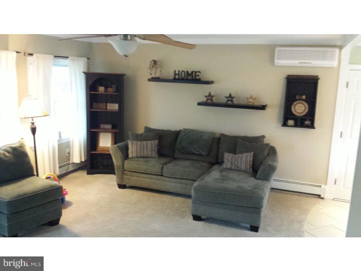 15 Umber Road Levittown, PA 19056 - Photo 13 of 23 Living Room