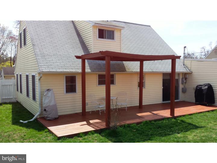 15 Umber Road Levittown, PA 19056 - Photo 3 of 23 Exterior Back
