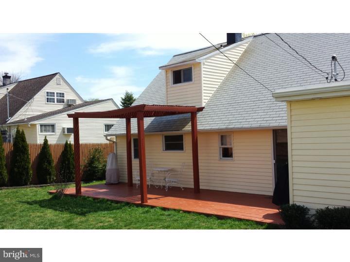 15 Umber Road Levittown, PA 19056 - Photo 4 of 23 Exterior Back