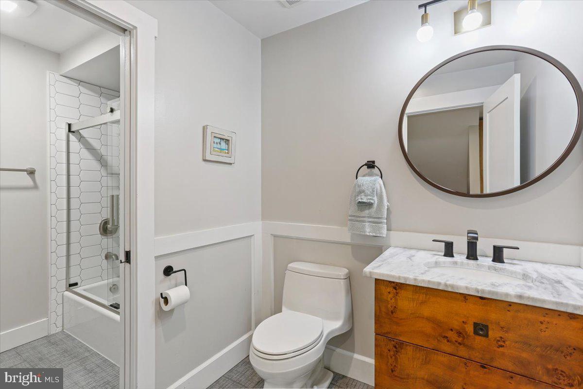 8812 2nd Avenue Silver Spring, MD 20910 - Photo 16 of 64 Full Bath #1 - en suite jack & jill