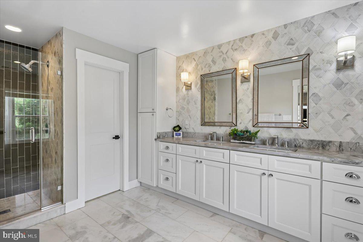 8812 2nd Avenue Silver Spring, MD 20910 - Photo 22 of 64 Full Bath #2 - HUGE en suite for the primary room