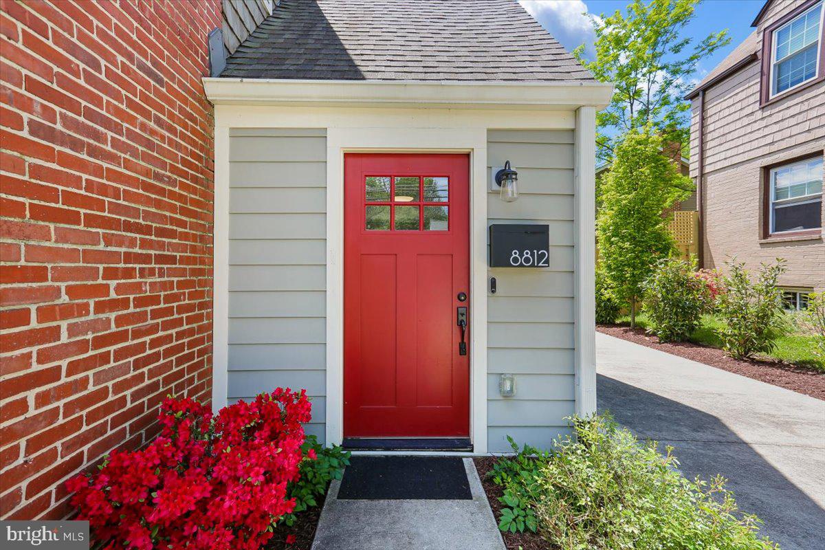 8812 2nd Avenue Silver Spring, MD 20910 - Photo 3 of 64 Walkable to downtown Silver Spring & Metro!