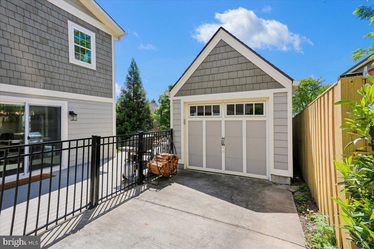 8812 2nd Avenue Silver Spring, MD 20910 - Photo 48 of 64 Plenty of parking in the driveway!