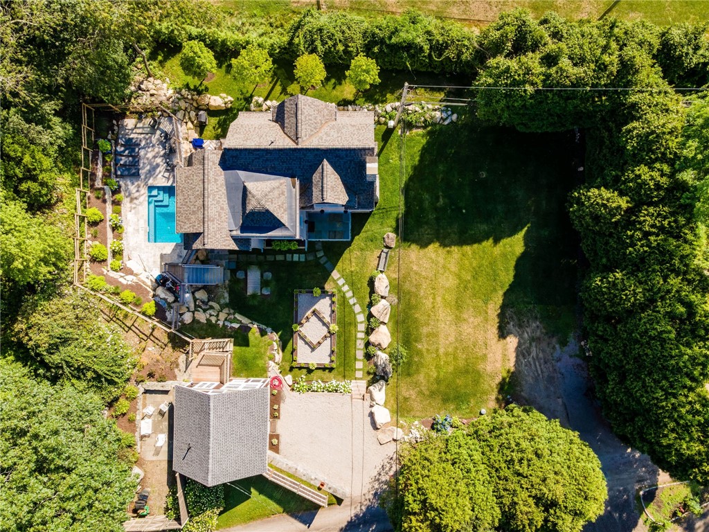 17 East Hills Road Westerly, RI 02891 - Photo 4 of 47