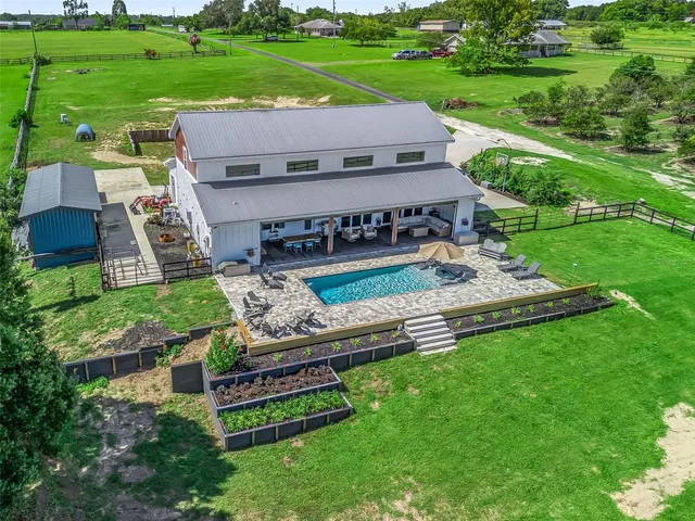 $1,300,000 | 16795 Southeast Highway 42, Weirsdale, FL 32195