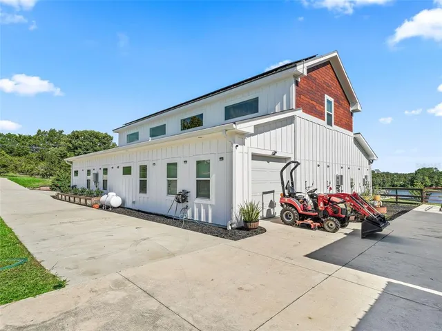 $1,300,000 | 16795 Southeast Highway 42, Weirsdale, FL 32195