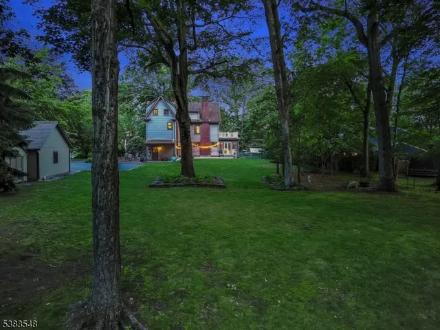 a view of a house with backyard