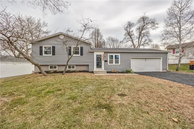 $354,500 | 10009 Grandview Drive, Overland Park, KS 66212