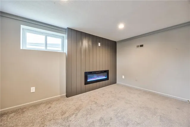 $350,000 | 10009 Grandview Drive, Overland Park, KS 66212