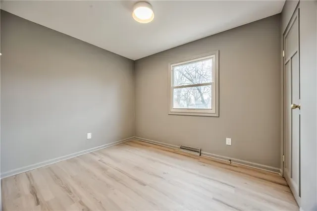 $350,000 | 10009 Grandview Drive, Overland Park, KS 66212