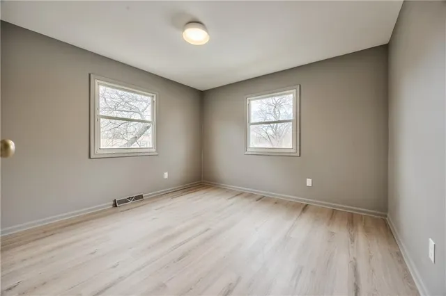 $350,000 | 10009 Grandview Drive, Overland Park, KS 66212