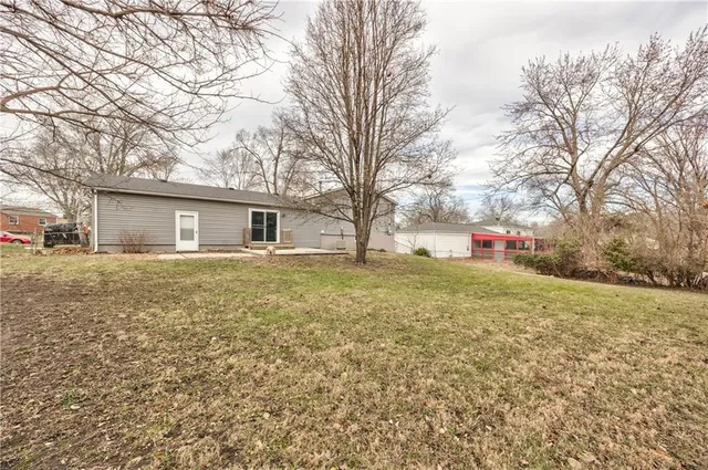 $350,000 | 10009 Grandview Drive, Overland Park, KS 66212