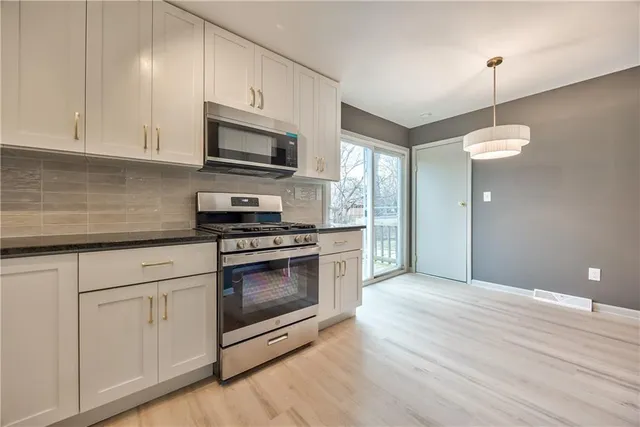 $350,000 | 10009 Grandview Drive, Overland Park, KS 66212