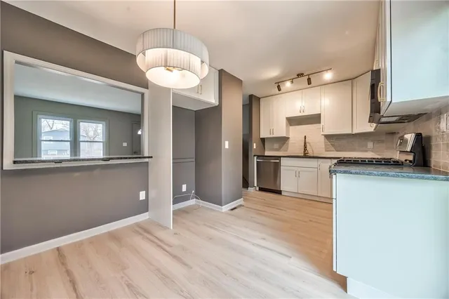 $350,000 | 10009 Grandview Drive, Overland Park, KS 66212