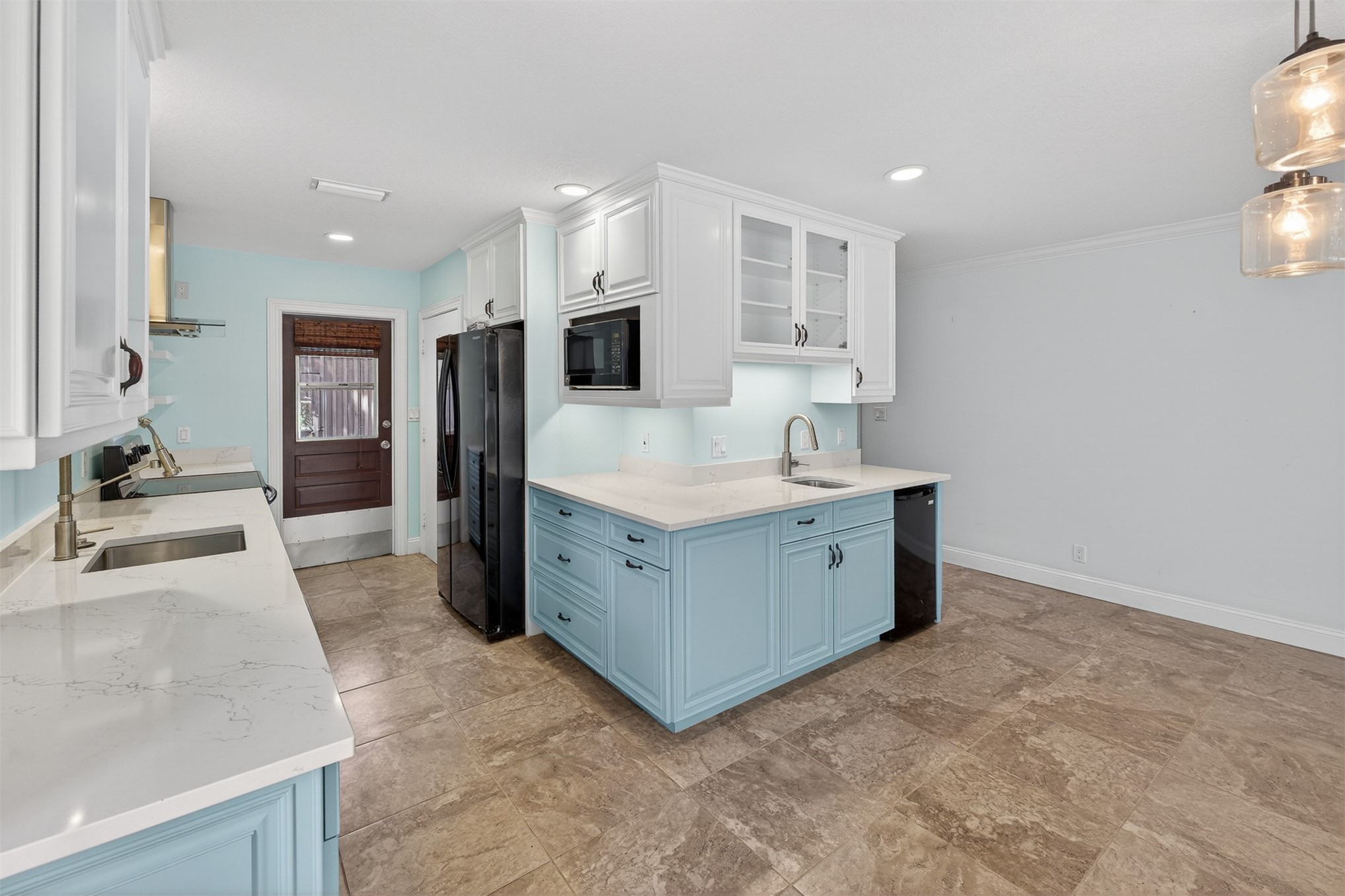 3301 Sea Marsh Road, Unit 3301 Amelia Island, FL 32034 - Photo 13 of 58 a bathroom with a tub sink and mirror