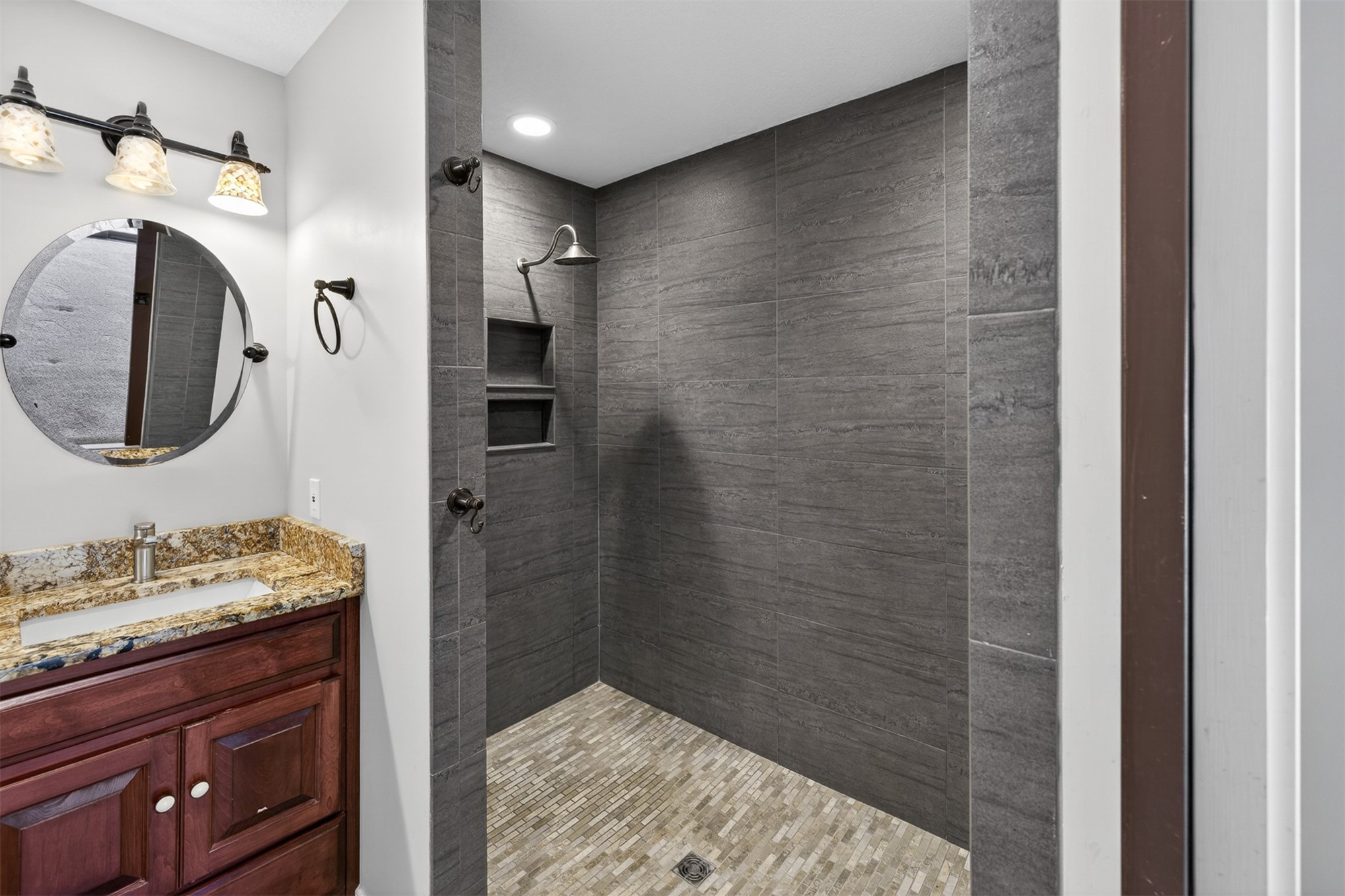 3301 Sea Marsh Road, Unit 3301 Amelia Island, FL 32034 - Photo 27 of 58 Primary Bathroom