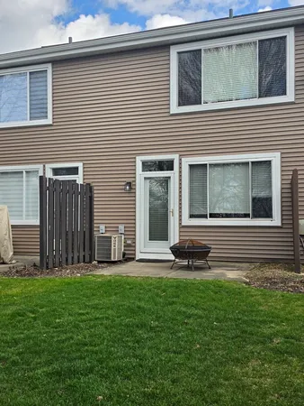 $2,250 | 10 Waverly Court, Algonquin, IL 60102