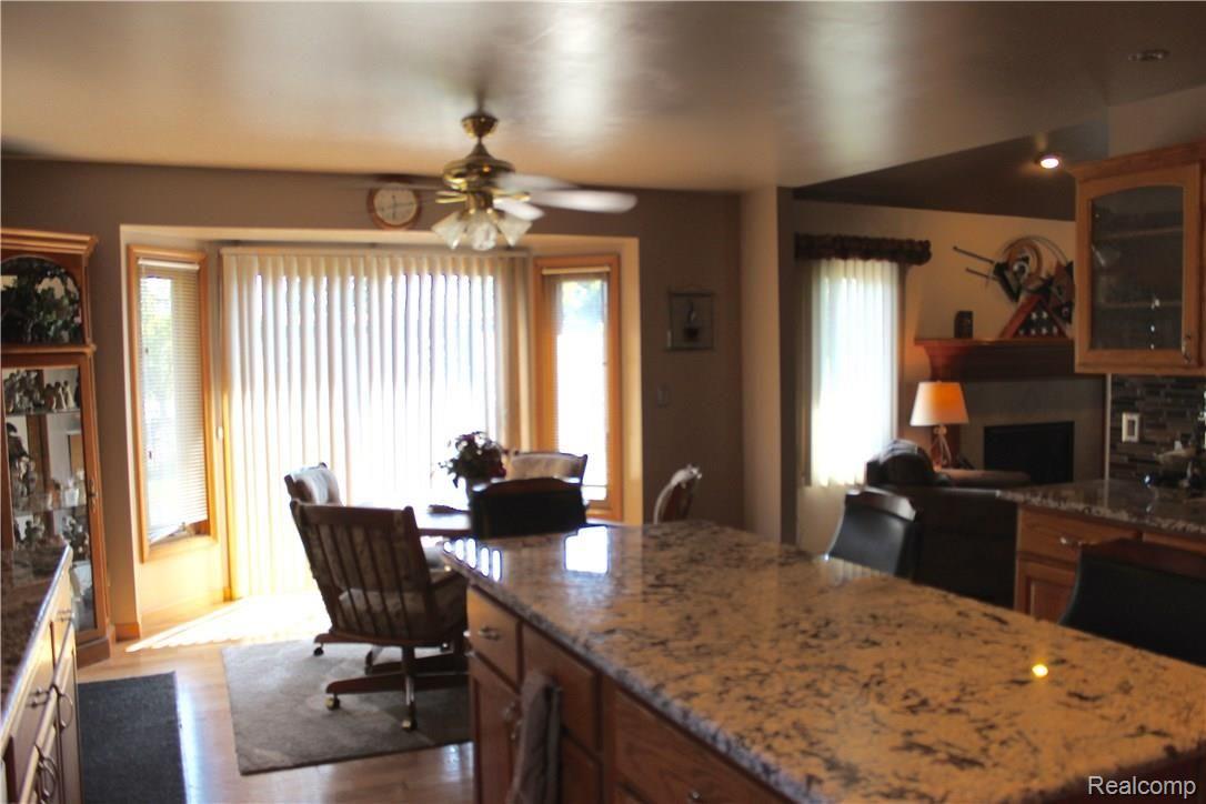 47326 Bluejay Drive Macomb, MI 48044 - Photo 5 of 23 Kitchen Nook