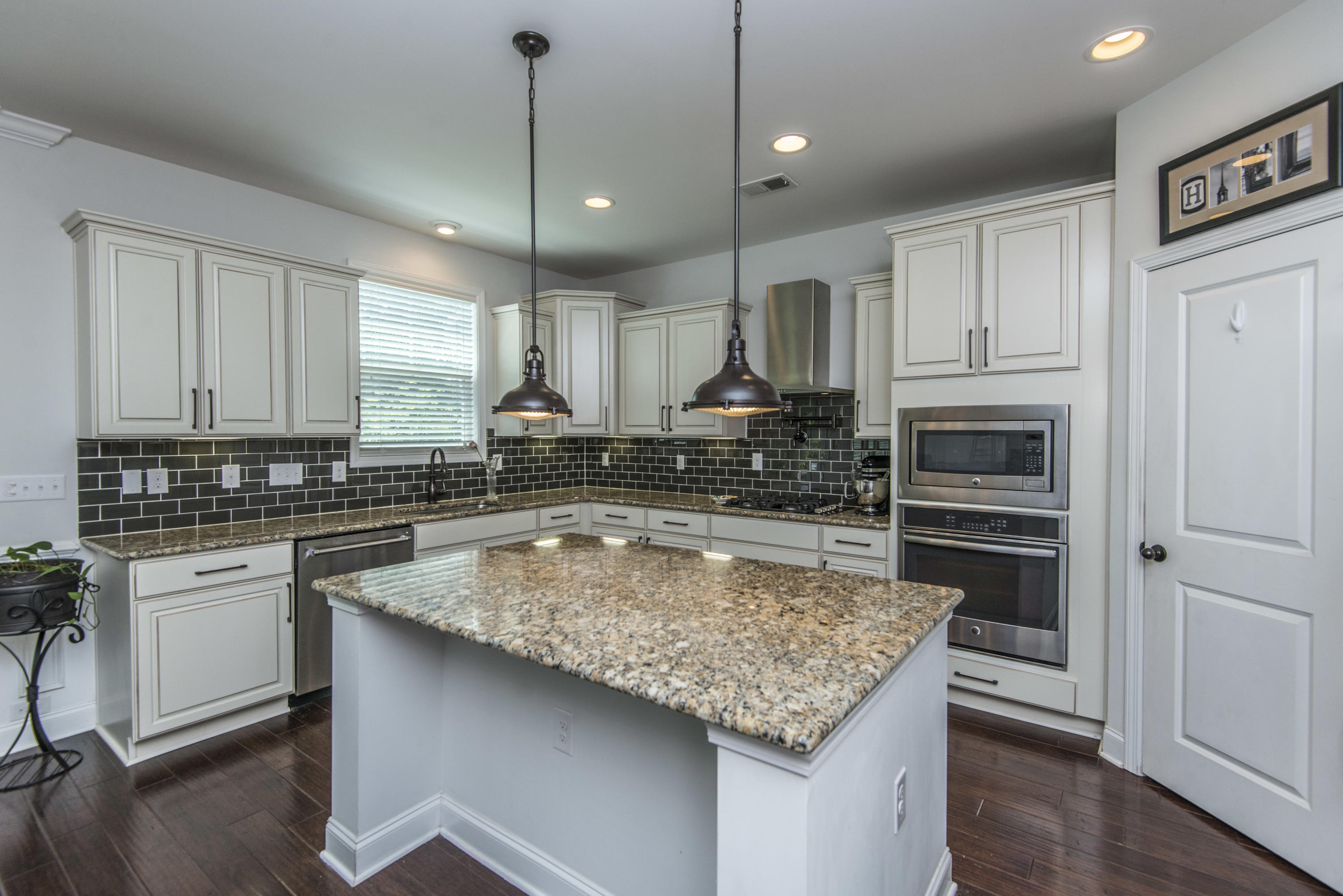 1021 Harbortowne Road Charleston, SC 29412 - Photo 3 of 58 Kitchen with corner pantry
