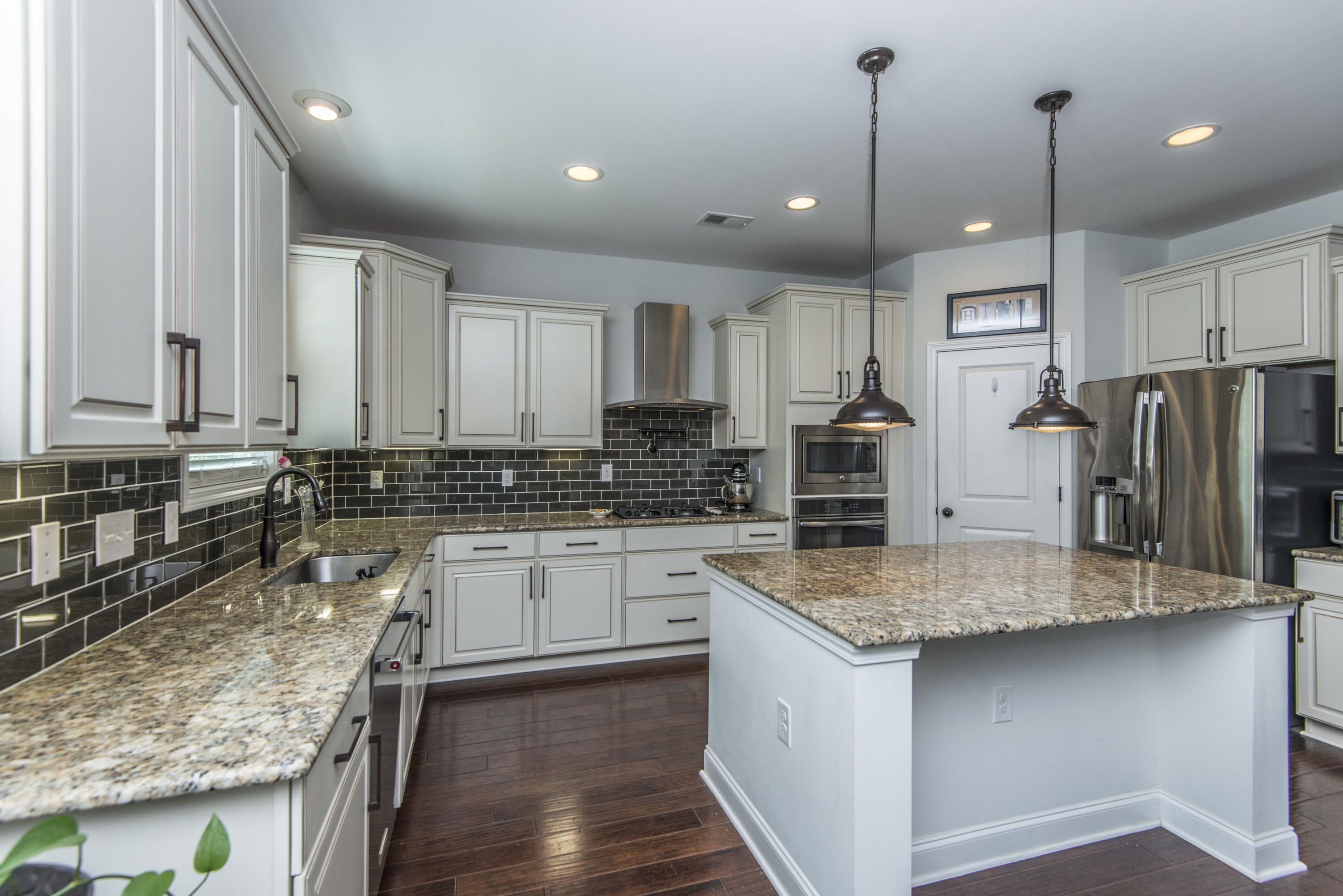 1021 Harbortowne Road Charleston, SC 29412 - Photo 4 of 58 _DSC7134
