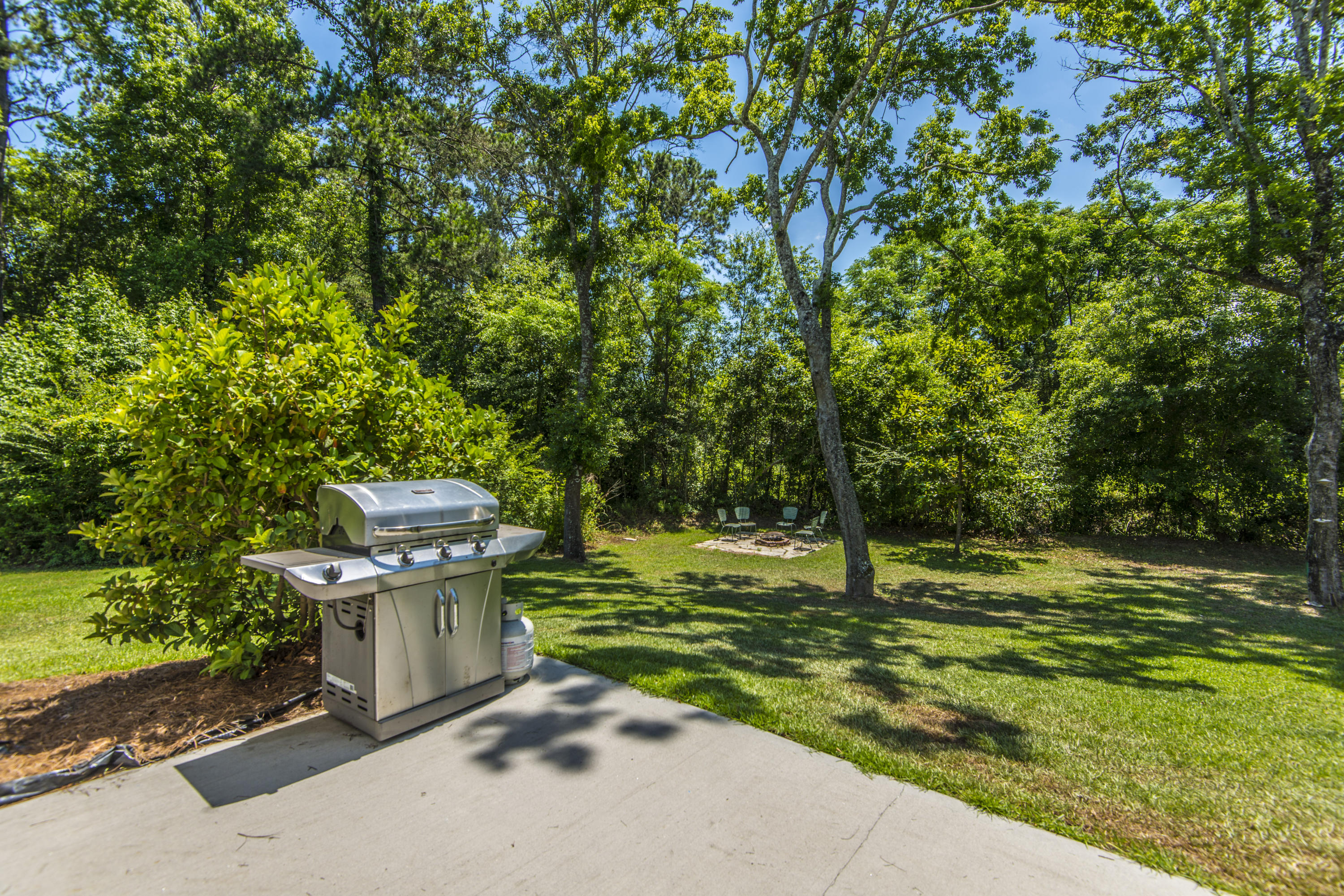 1021 Harbortowne Road Charleston, SC 29412 - Photo 44 of 58 grilling patio